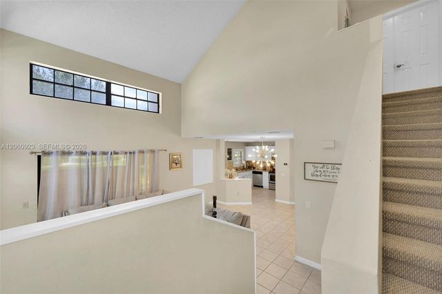 362 Prestwick Cir 3, Palm Beach Gardens, FL 33418
