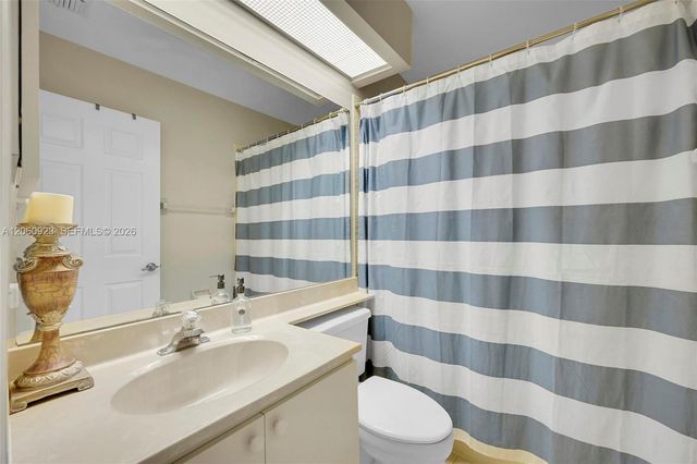 362 Prestwick Cir 3, Palm Beach Gardens, FL 33418
