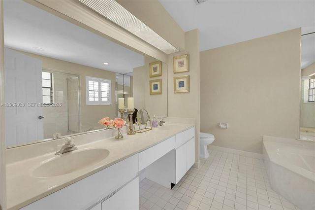 362 Prestwick Cir 3, Palm Beach Gardens, FL 33418