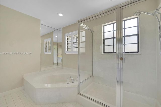 362 Prestwick Cir 3, Palm Beach Gardens, FL 33418