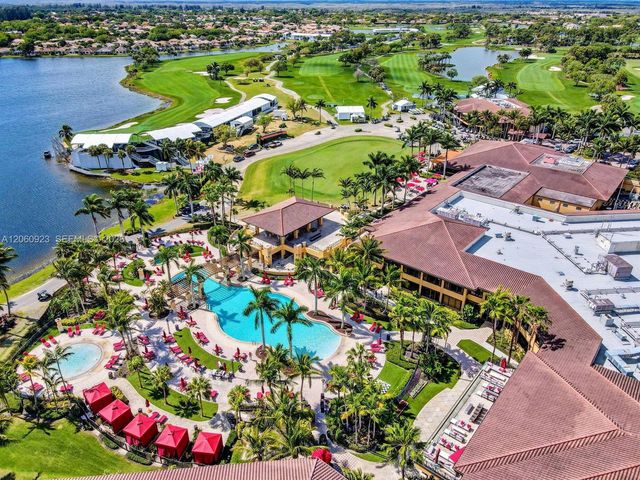 362 Prestwick Cir 3, Palm Beach Gardens, FL 33418