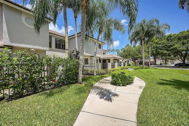 362 Prestwick Cir 3, Palm Beach Gardens, FL 33418