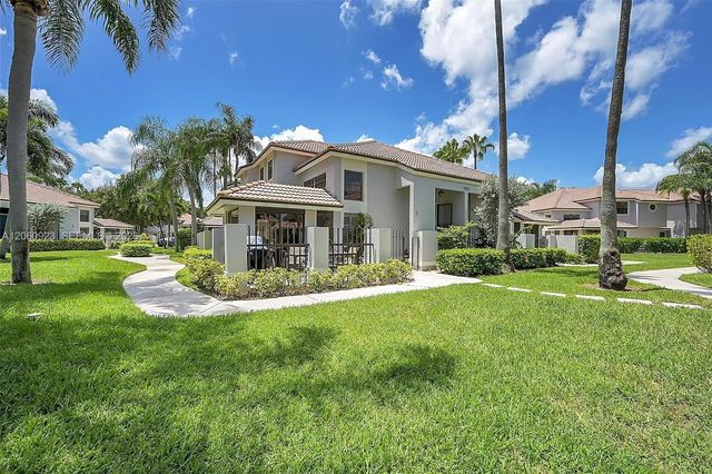 362 Prestwick Cir 3, Palm Beach Gardens, FL 33418