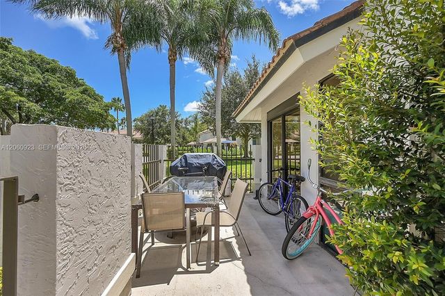 362 Prestwick Cir 3, Palm Beach Gardens, FL 33418