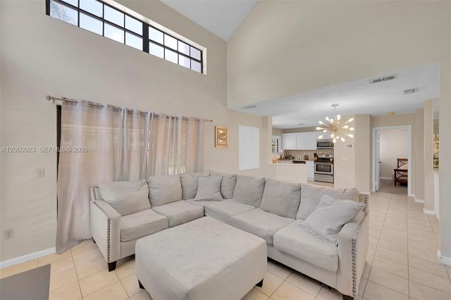 362 Prestwick Cir 3, Palm Beach Gardens, FL 33418