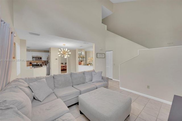 362 Prestwick Cir 3, Palm Beach Gardens, FL 33418