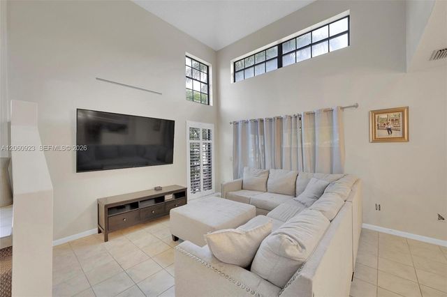 362 Prestwick Cir 3, Palm Beach Gardens, FL 33418