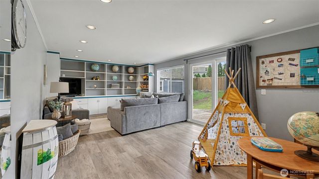 6209 144th Avenue NE, Redmond, WA 98052