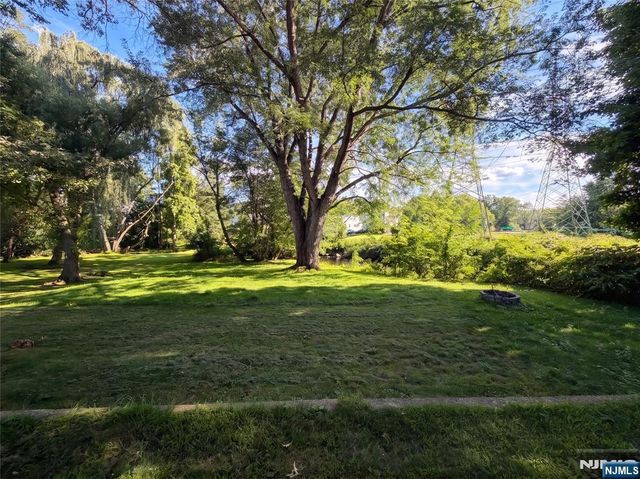 128 Catherine Avenue, Mahwah, NJ 07430