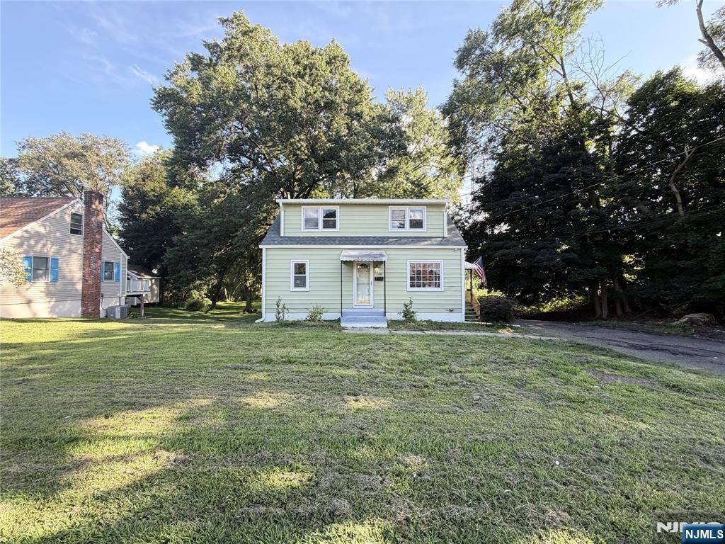 128 Catherine Avenue, Mahwah, NJ 07430