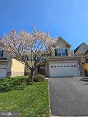 562 FARMDALE CIR, Blue Bell, PA 19422