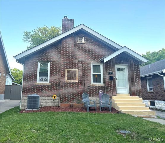 2480 Hartland Avenue, St Louis, MO 63114