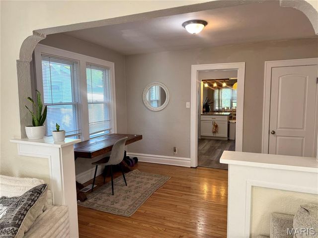 2480 Hartland Avenue, St Louis, MO 63114