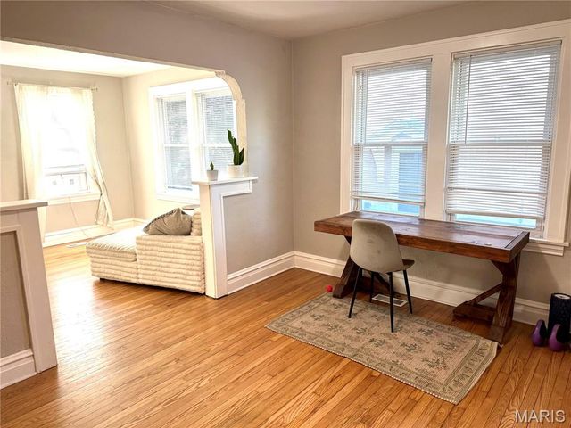 2480 Hartland Avenue, St Louis, MO 63114