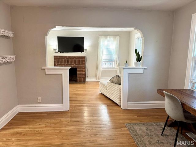 2480 Hartland Avenue, St Louis, MO 63114