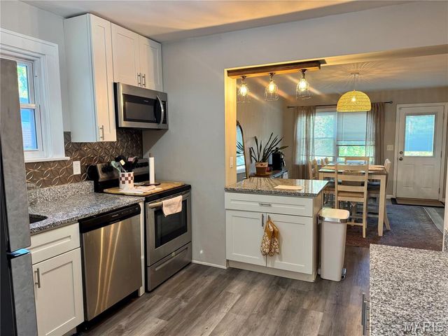 2480 Hartland Avenue, St Louis, MO 63114