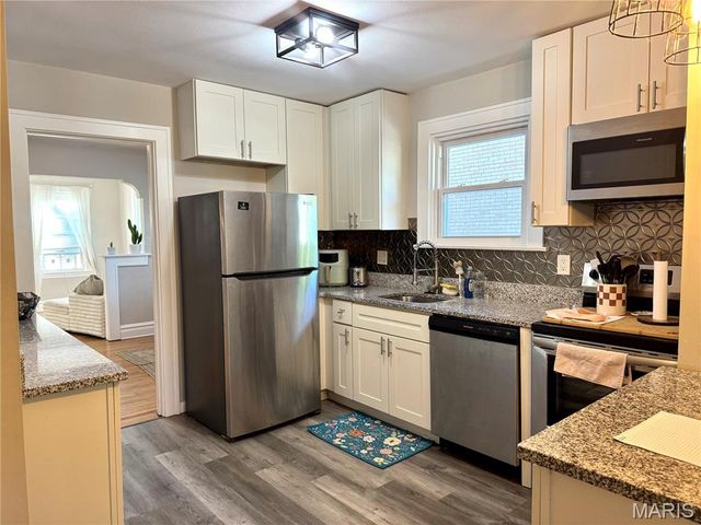 2480 Hartland Avenue, St Louis, MO 63114