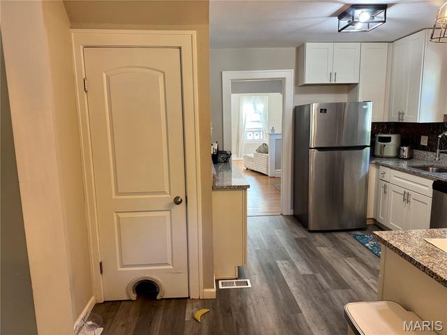 2480 Hartland Avenue, St Louis, MO 63114