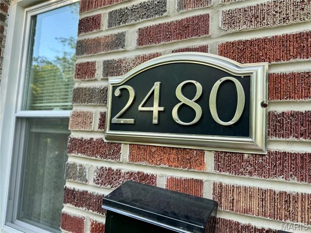 2480 Hartland Avenue, St Louis, MO 63114