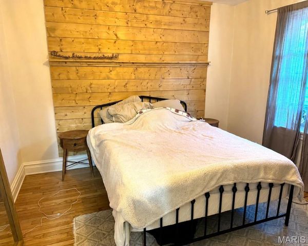 2480 Hartland Avenue, St Louis, MO 63114