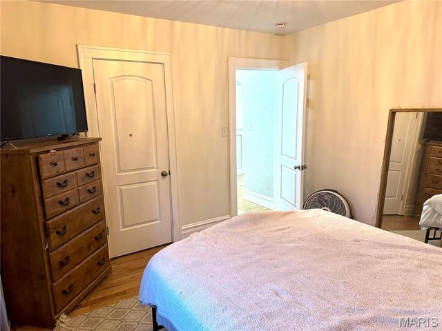 2480 Hartland Avenue, St Louis, MO 63114