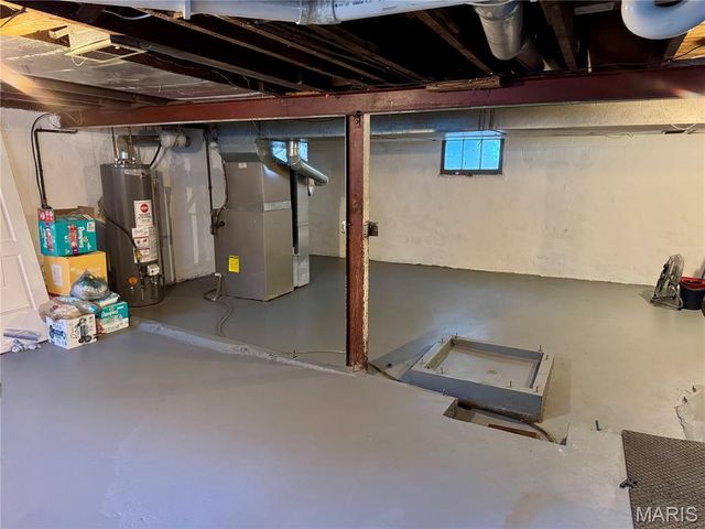2480 Hartland Avenue, St Louis, MO 63114
