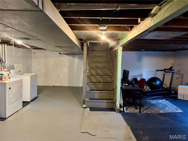 2480 Hartland Avenue, St Louis, MO 63114