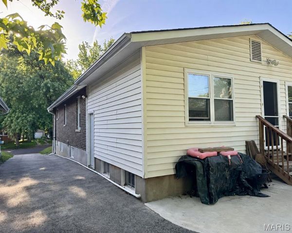 2480 Hartland Avenue, St Louis, MO 63114