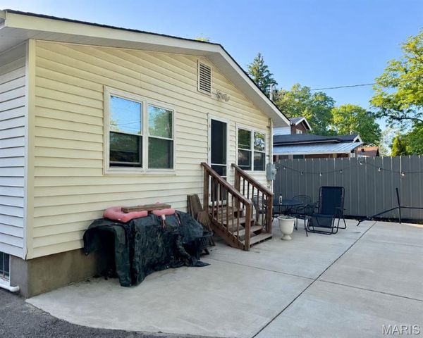 2480 Hartland Avenue, St Louis, MO 63114