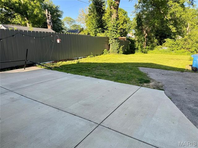 2480 Hartland Avenue, St Louis, MO 63114