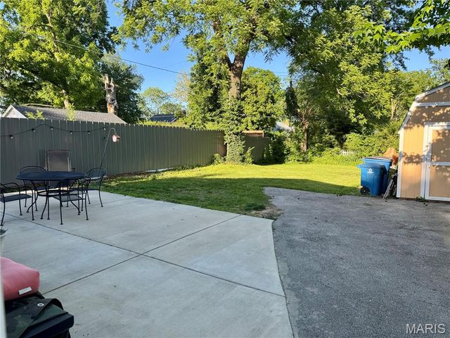 2480 Hartland Avenue, St Louis, MO 63114