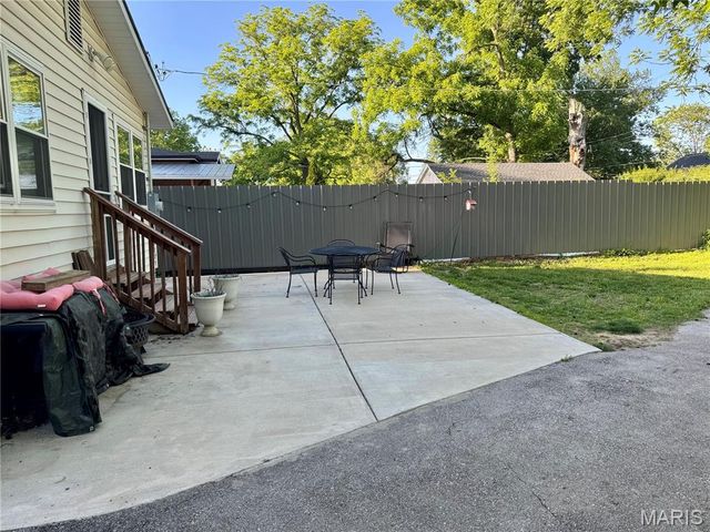 2480 Hartland Avenue, St Louis, MO 63114