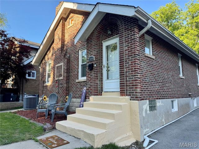 2480 Hartland Avenue, St Louis, MO 63114
