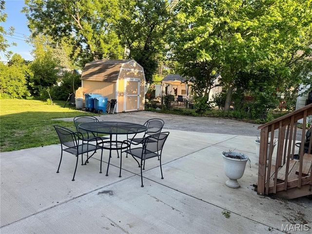 2480 Hartland Avenue, St Louis, MO 63114