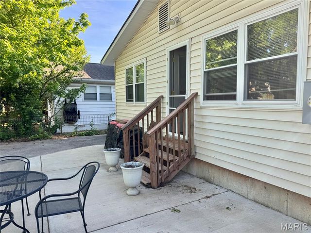 2480 Hartland Avenue, St Louis, MO 63114