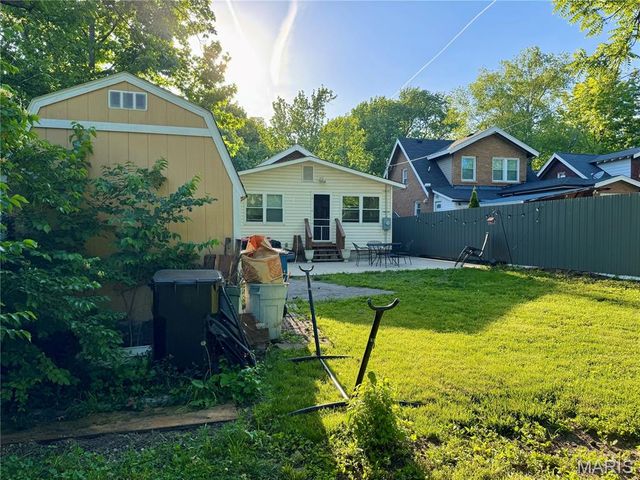 2480 Hartland Avenue, St Louis, MO 63114