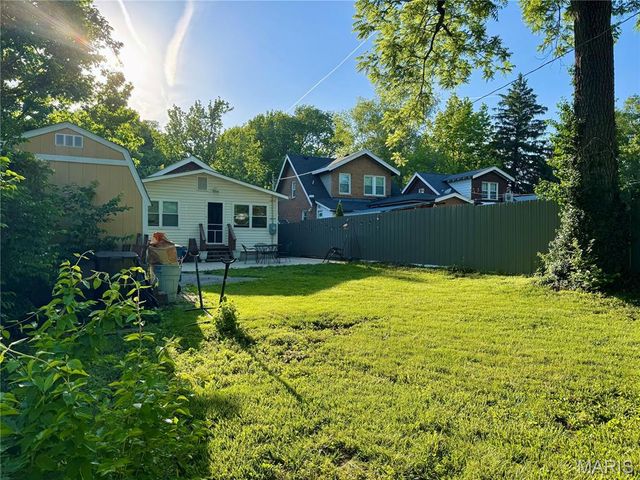 2480 Hartland Avenue, St Louis, MO 63114