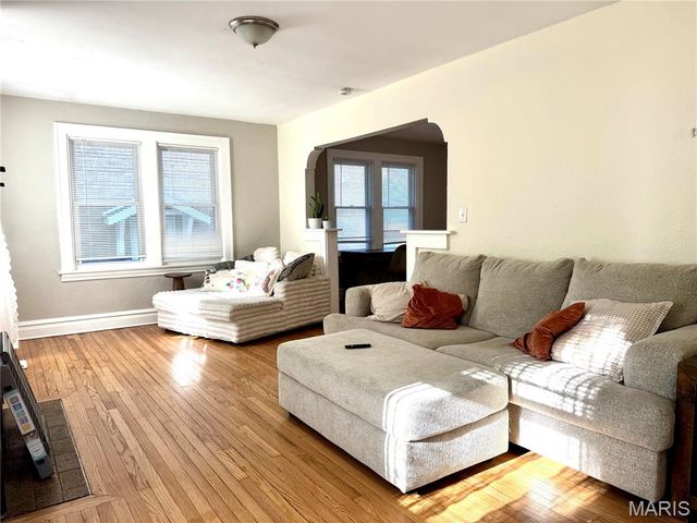 2480 Hartland Avenue, St Louis, MO 63114