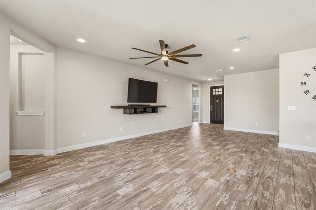 108 Round Valley CT, Liberty Hill, TX 78642