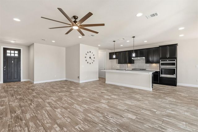 108 Round Valley CT, Liberty Hill, TX 78642