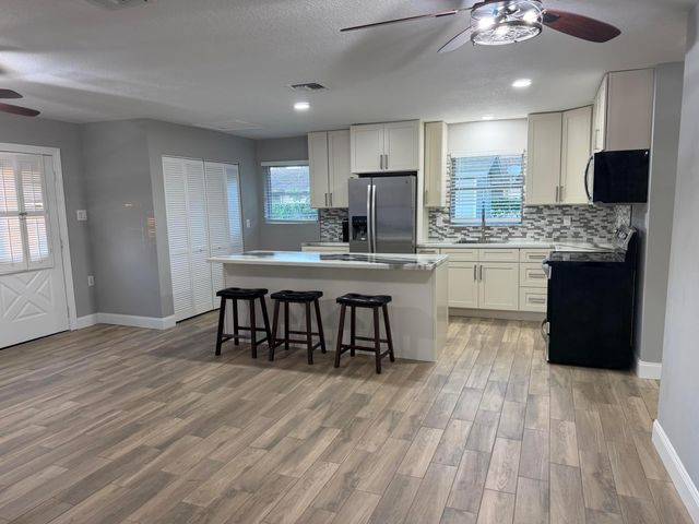 3277 SE Birch Avenue, Stuart, FL 34997
