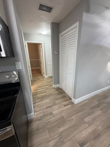 3277 SE Birch Avenue, Stuart, FL 34997