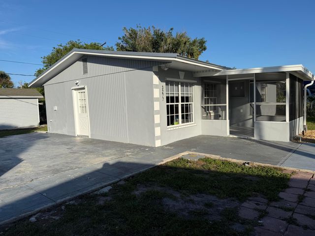 3277 SE Birch Avenue, Stuart, FL 34997