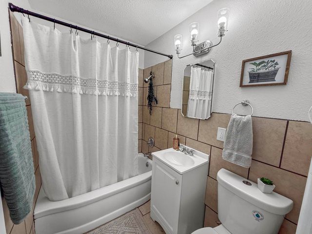 3623 E Funston St, Wichita, KS 67218