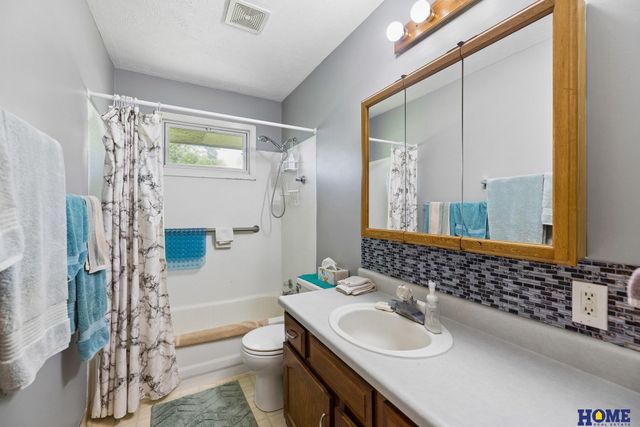 6191 N 14th Street, Lincoln, NE 68521