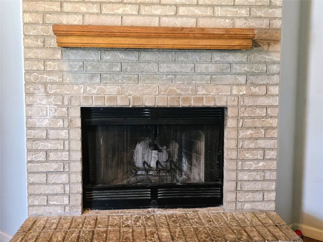 520 Signal Hill Court, Fort Worth, TX 76112