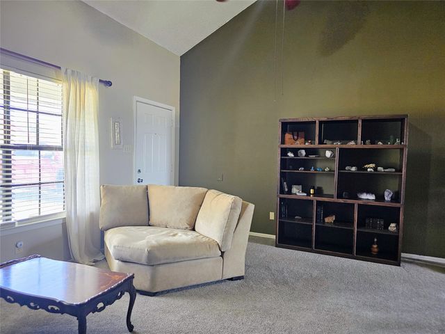520 Signal Hill Court, Fort Worth, TX 76112