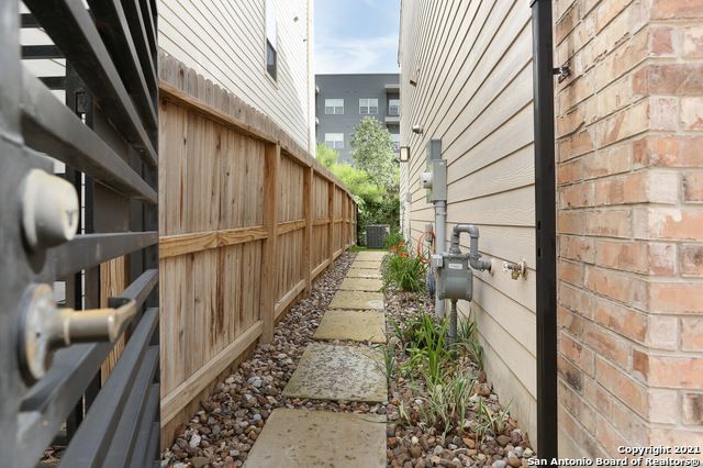 3831 Harry Wurzbach Rd Bldg 17, San Antonio, TX 78209