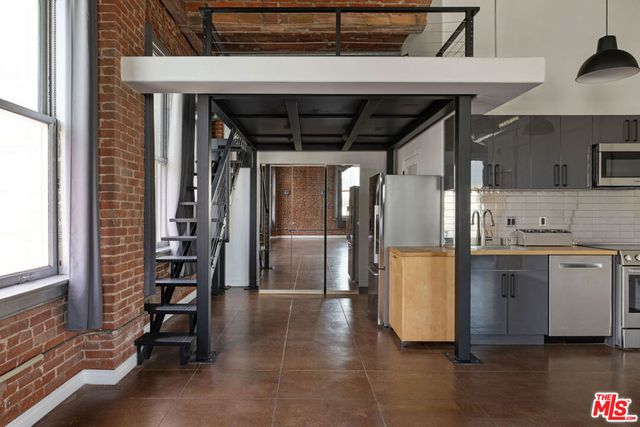 215 W 7th Street 1302, Los Angeles, CA 90014