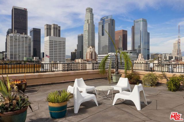 215 W 7th Street 1302, Los Angeles, CA 90014